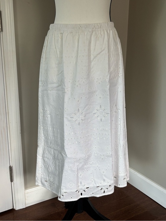 Maxou Dresses & Skirts - White Eyelet Midi Skirt